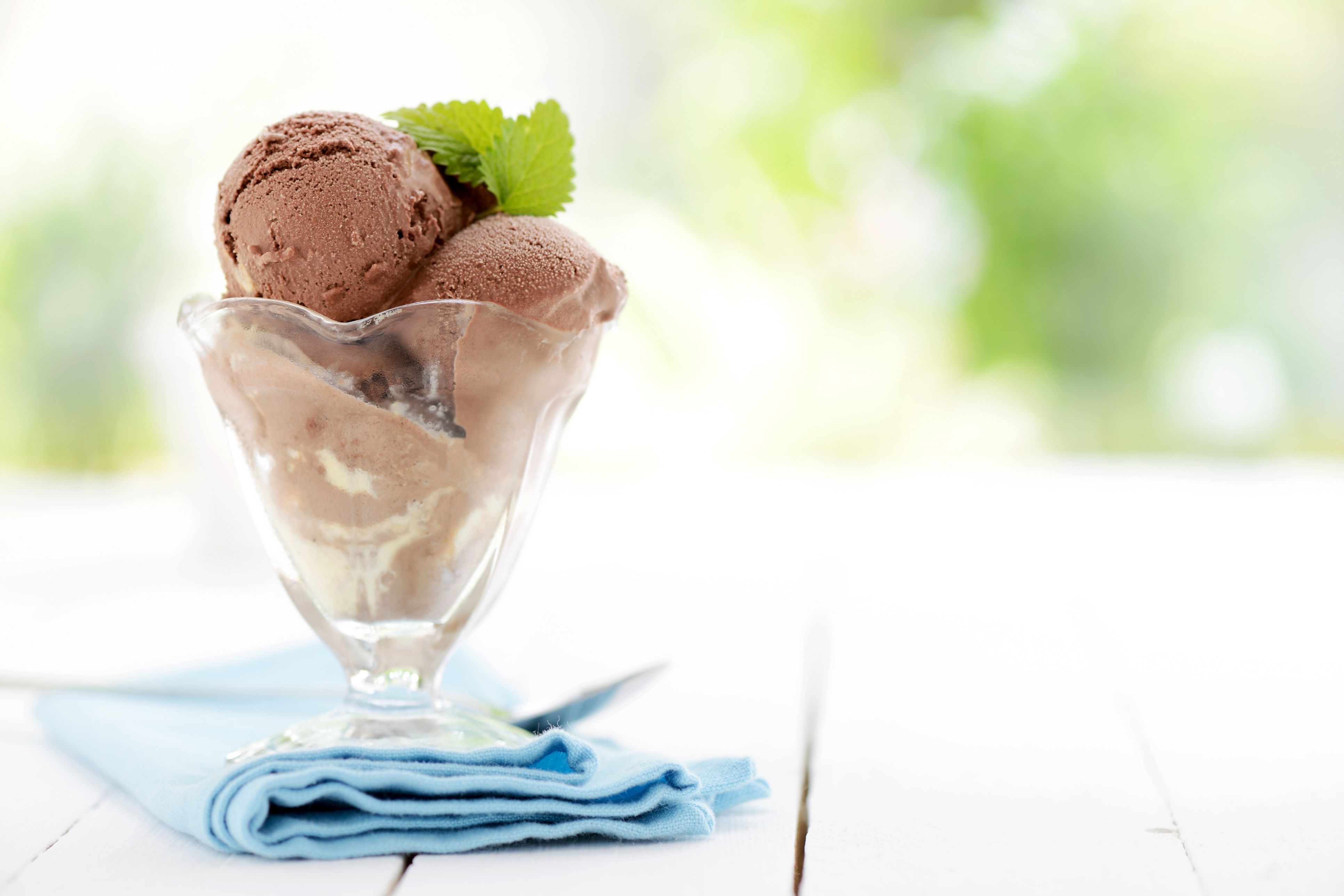 ÇİKOLATALI DONDURMA